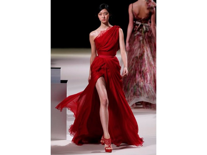 Elie Saab prezentuje w Paryżu kolekcję haute couture na sezon wiosna-lato 2011