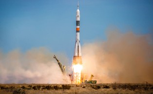 Sojuz MS-17 wystartował. Troje kosmonautów leci na ISS