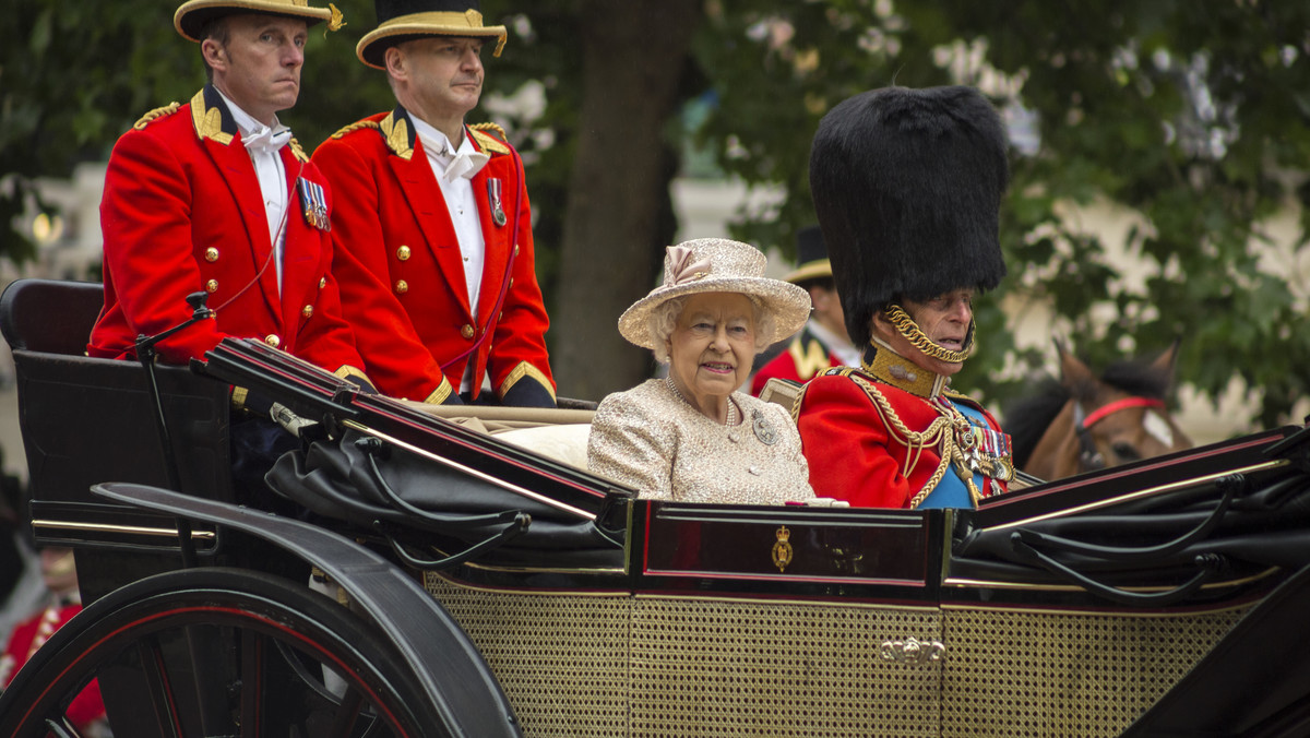 Brytyjska królowa i jej małżonek, książę Edynburga, nie biorą udziału w uroczystości chrztu swojego prawnuka. Nieobecność monarchini podyktowana jest przygotowaniami do czekających ją w tym tygodniu spotkań - podaje "Daily Mail".