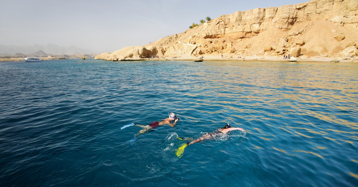 Купание в море в египте. Снорклинг Шарм Эль Шейх. Море в Египте Шарм-Эль-Шейх.