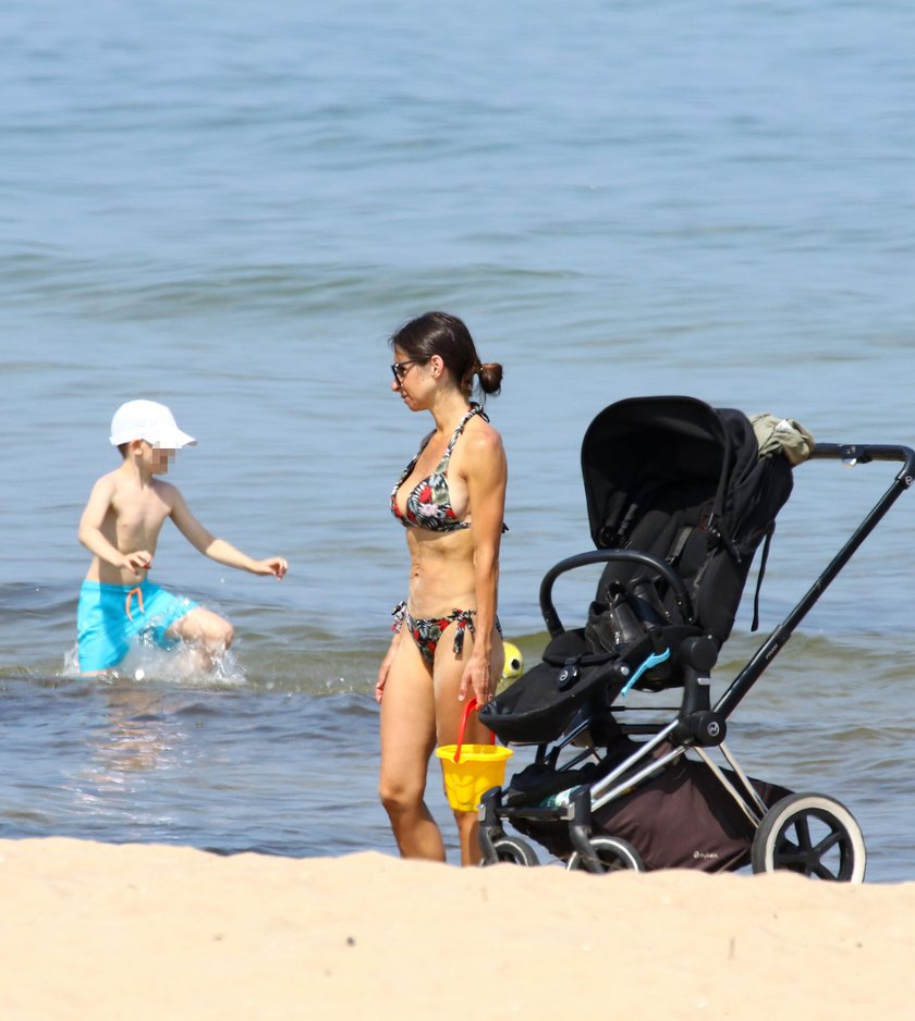 Marta Kaczyńska na plaży w Sopocie