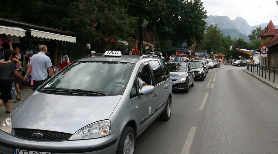 Tłum na Krupówkach i Łysej Polanie