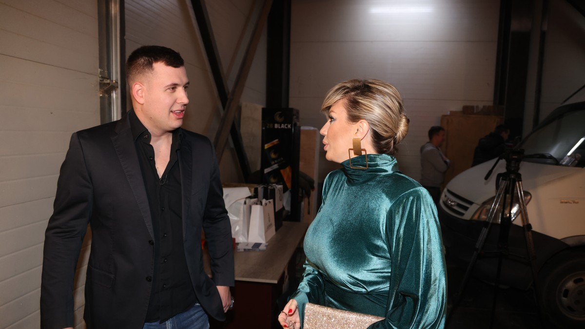 "NIKADA SE NISMO UPOZNALI, A SNIMILI SMO DUET" Pevač pred emisiju sreo Anu Kokić, pa priznao: "Ne znam da li je neki moj kolega tako prošao" (VIDEO) Kép