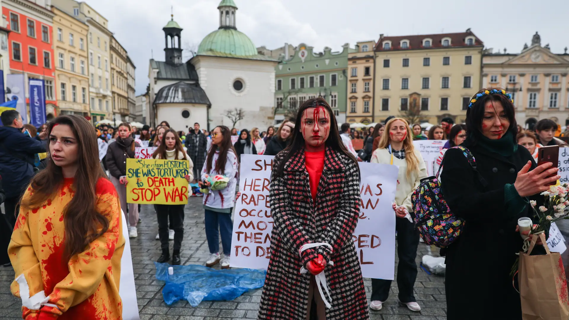 "Jestem Buczą". Drastyczne protesty Ukraińców w Warszawie i Krakowie