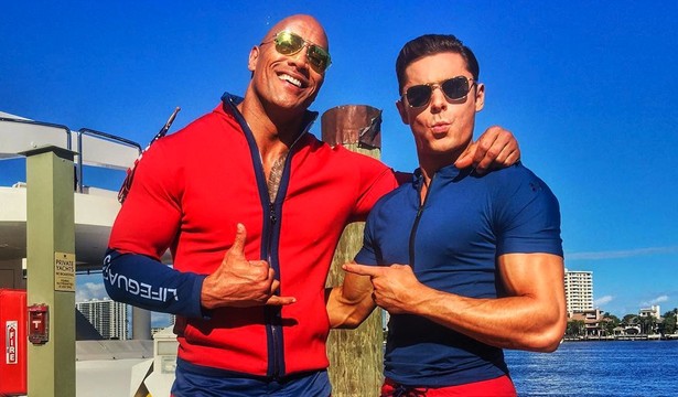 Napakowani ratownicy z "alfa-jajami", czyli Dwayne Johnson i Zac Efron w nowym "Słonecznym patrolu"