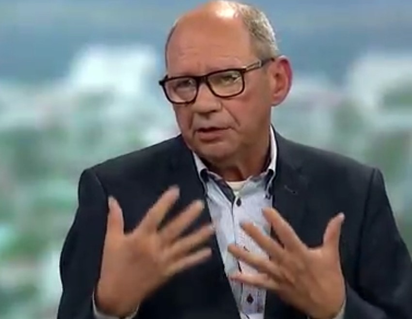 Albert Jonson, šef posmatračke misije ODIHR-a, kaže da 11 ljudi čine tim za dugoročno praćenje izbora u Srbiji 