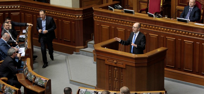 Jaceniuk wzywa do zakończenia protestów. "Wychodźcie!"