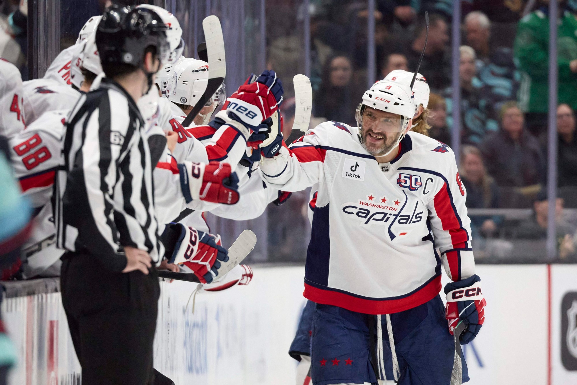 Alex Ovečkin (Washington Capitals) sa teší z gólu. 