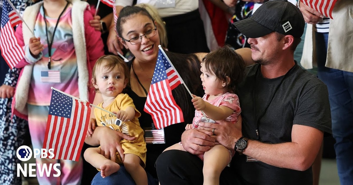 U.S. President Trump plans to admit 17,500 refugees, primarily white South Africans, under new $500 million proposal