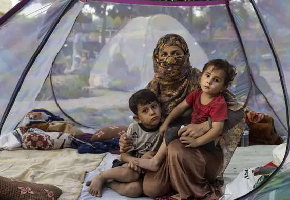 "Mimo rasizmu rządzących, zapewnijmy uchodźcom dobre miejsce". Ekspertka o pomocy dla Afganistanu