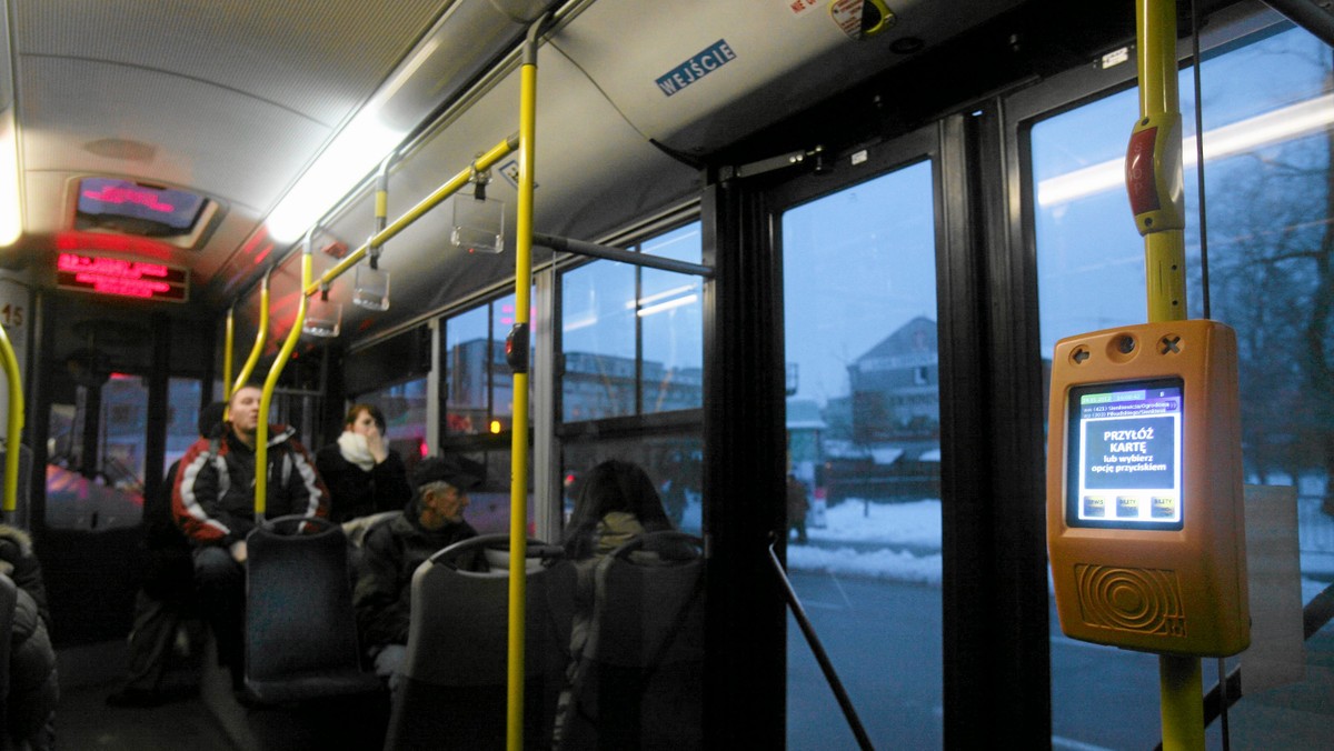 Kilkanaście nowych autobusów z ostatniego zamówienia jest już w Białymstoku. Pojazdy niedługo wyjadą na ulice - podało Radio Białystok.