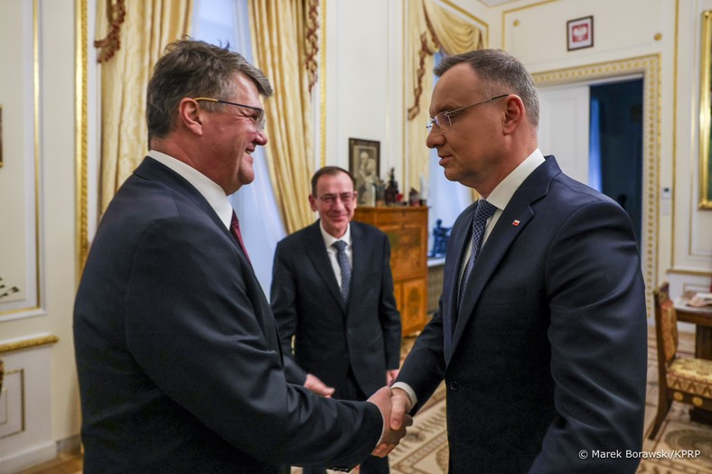 Po ponownym ułaskawieniu Macieja Wąsika i Mariusza Kamińskiego prezydent Andrzej Duda podjął ich w swoim pałacu 