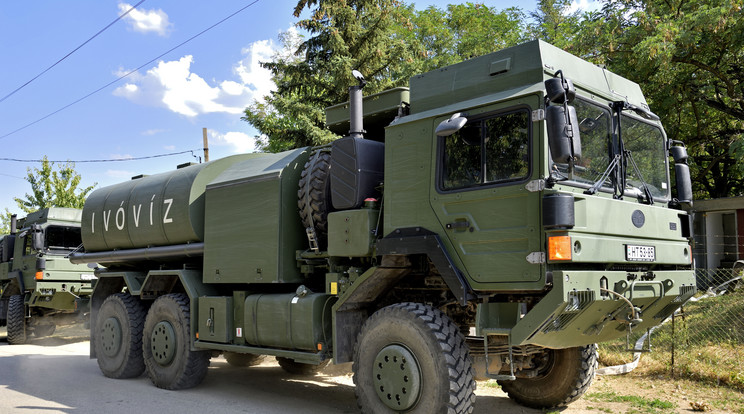 Katonai konvojok haladnak át az országon az elkövetkezendő néhány napban /Fotó: MTI/Lakatos Péter