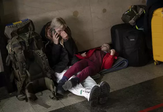 "Przygotujcie awaryjne walizki". Mieszkańcy Kijowa wypłacają pieniądze i przygotowują się do ewakuacji