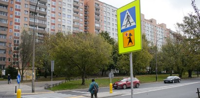 Scena jak z horroru w warszawskim bloku. Policjanci weszli do mieszkania i zamarli