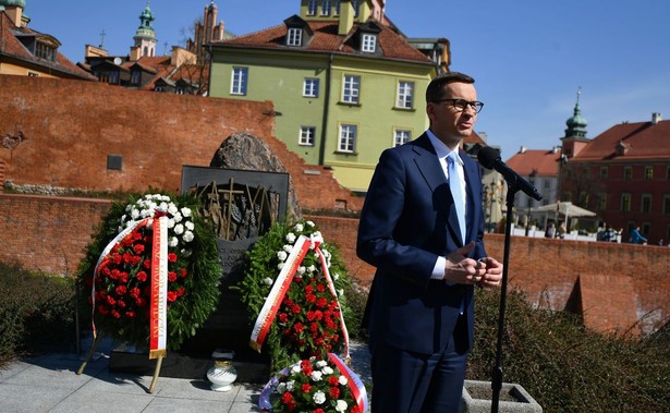 Premier Mateusz Morawiecki w trakcie uroczystych obchodów Dnia Pamięci Ofiar Zbrodni Katyńskiej