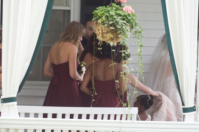 Taylor Swift ilyen lelkes koszorúslány volt barátnője esküvőjén!