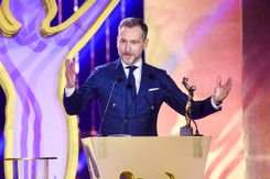 Piotr Kraśko pracuje nad formą. Internauta: Coraz lepsze te fikołki [WIDEO]