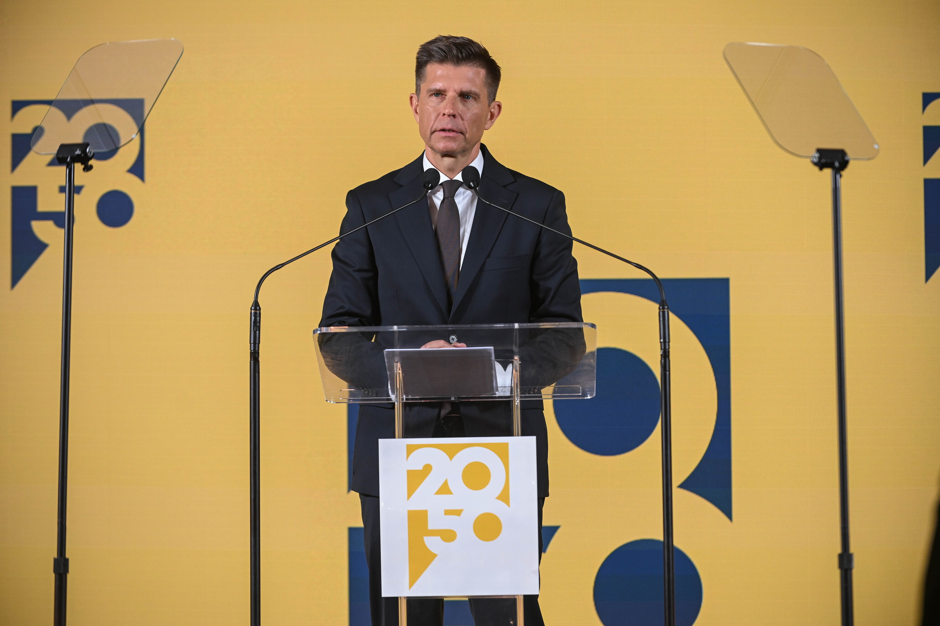 Petru chce przejąć przewodnictwo Polski 2050 po Hołowni