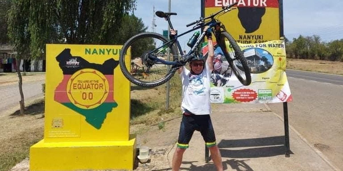 Zbigniew Ciszek przejechał rowerem równik, aby pomóc wybudować studnię dla dzieci w Afryce