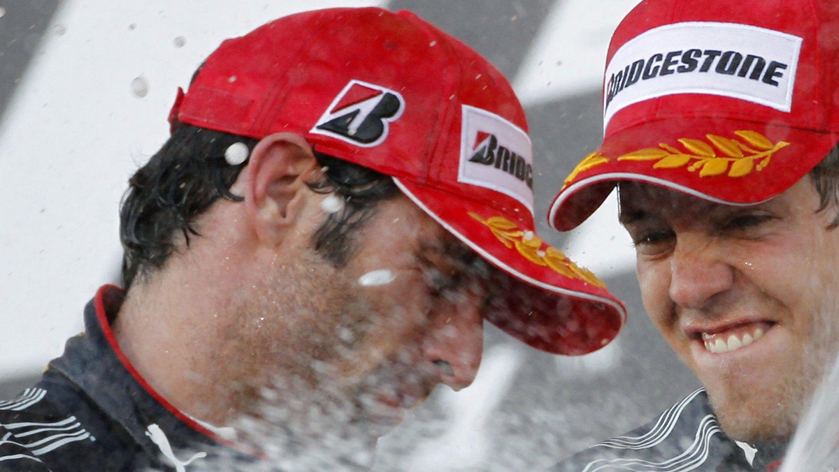 Sebastian Vettel z teamu Red Bull Racing wygrał odbywające się na torze Suzuka Grand Prix Japonii Formuły 1. Liderem klasyfikacji generalnej pozostał natomiast jego partner z zespołu, Mark Webber. Australijczyk ukończył niedzielne zawody na drugim miejscu. Wielkie szanse na dobry wynik miał również Robert Kubica, ale już na drugim okrążeniu zakończył ściganie. W bolidzie Polaka, który po rewelacyjnym starcie zajmował drugie miejsce, odpadło... koło.