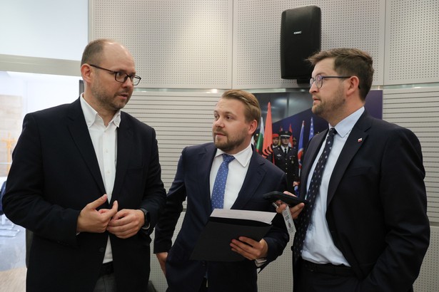 Marcin Przydacz, Jacek Ozdoba i Andrzej Śliwka z kontrolą poselską w ministerstwach