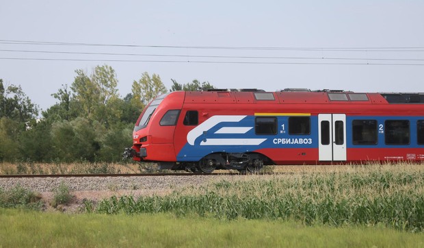 Izgradnja železničke pruge  od Zemun Polja do Surčina