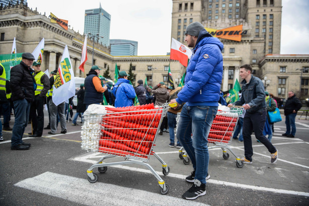 Marsz gwiaździsty ruszył przed kancelarię premiera