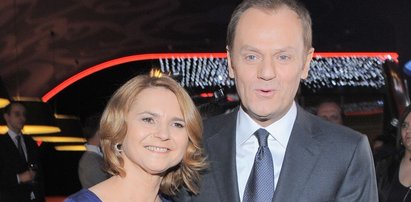 Tusk wyjeżdża z żoną do szkoły!