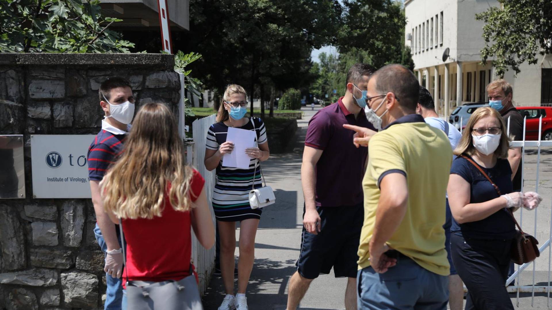 Kako sam uzalud čekala šest sati ispred Torlaka da se testiram