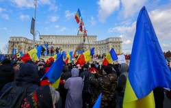 Szturm na rumuński parlament przy wtórze okrzyków: "Wolność!"