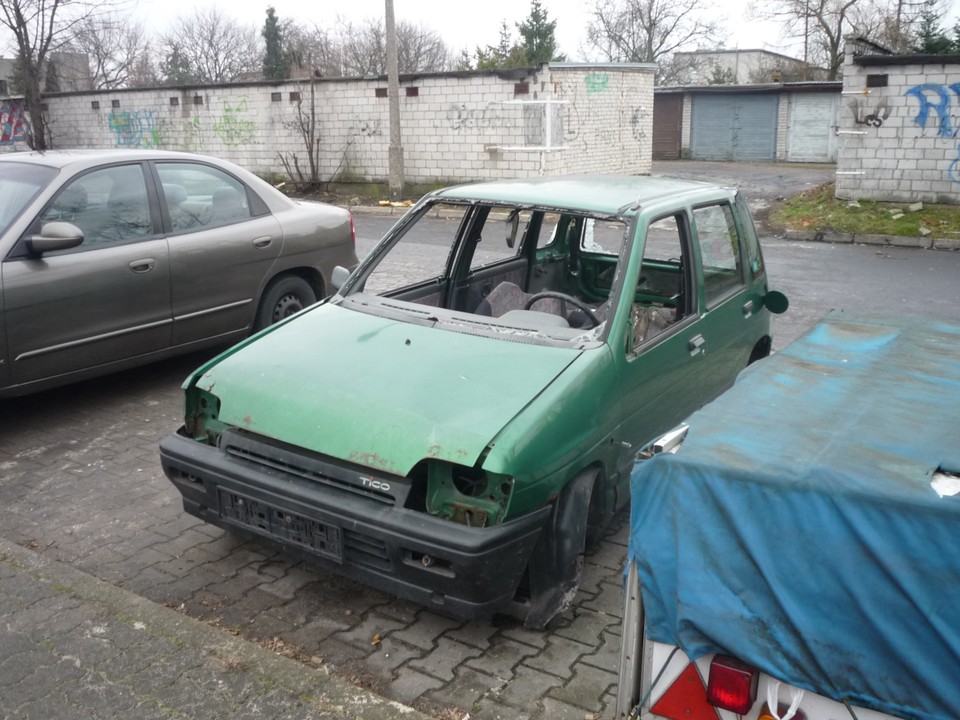 Usunęli ze stołecznych ulic 2 tys. wraków samochodów/fot. straż miejska