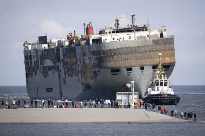 Pożar statku Fremantle Highway; na pokładzie było prawie 4 tys. aut. Straty na ponad 300 mln euro