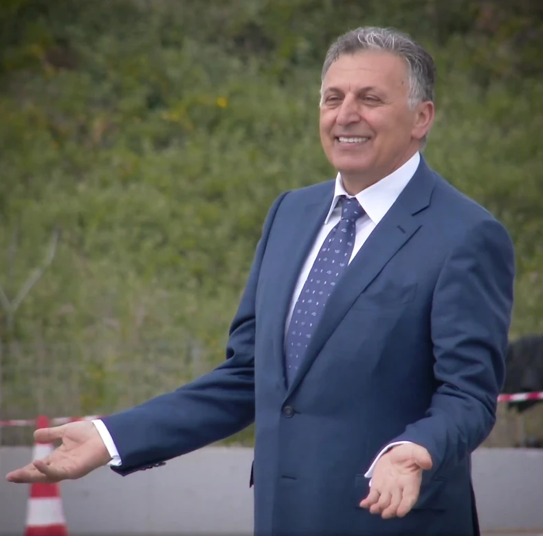 boris mouzenidis foto Mouzenidis Group facebook printscreen