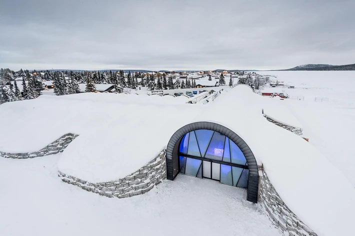 Pierwszy na świecie całoroczny lodowy hotel