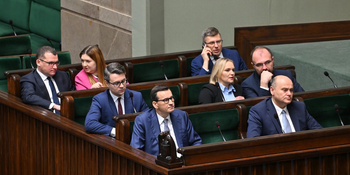 Nowi ministrowie biorą się za rządzenie?