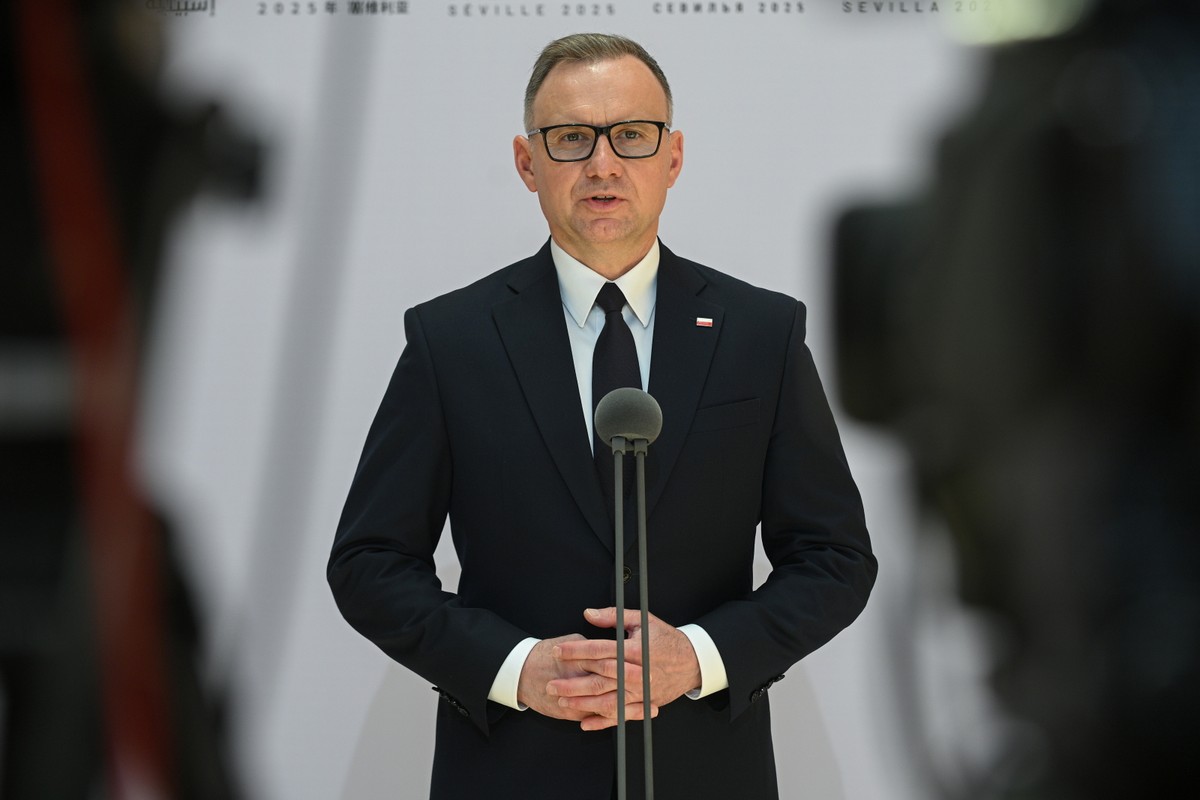 Prezydent pytany w "Gościu Niedzielnym" o jego przyszłość po odejściu z urzędu podkreśla, że "uczestnictwo w wyborach parlamentarnych jest wykluczone", ale może zostać premierem