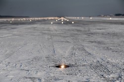 Nie tylko autostrady pękają. Kłopoty na lotnisku w Modlinie