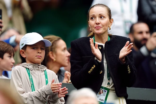 Ovako je Jelena Đoković izgledala kad se PRVI PUT POJAVILA NA TELEVIZIJI pre tačno 20 godina: Obukla se kao prava tinejdžerka, a evo zašto je NJENO LICE u centru pažnje