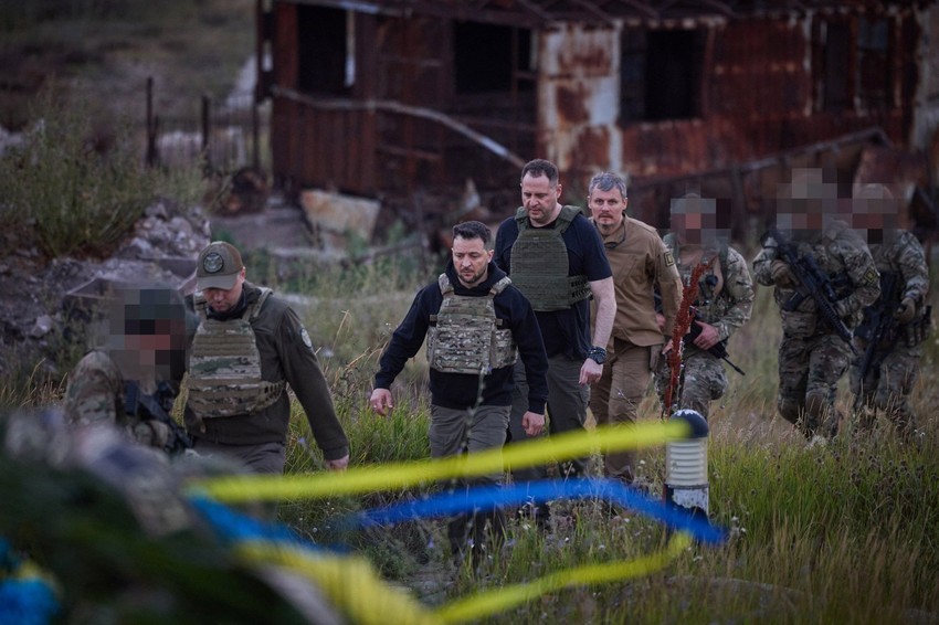Kirilo Budanov (L), Volodimir Zelenski i Andrij Jermak na Zmijskom ostrvu u Ukrajini 6. jula 2023.