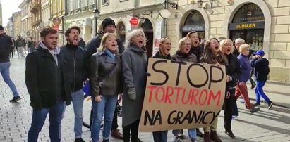 Krzyk przeciw "torturom na granicy". Krakowski marsz solidarności z migrantami