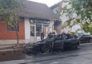Izgoreo automobil