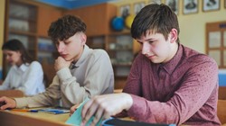 Czym skutkuje nieklasyfikowanie w pierwszym semestrze? Czy trzeba zdawać egzamin?