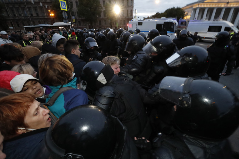 Rosjanie manifestują przeciwko mobilizacji na ulicach miast
