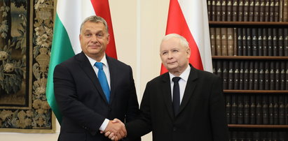Tak Jarosław Kaczyński powitał Viktora Orbana. Mówił o Bogu!