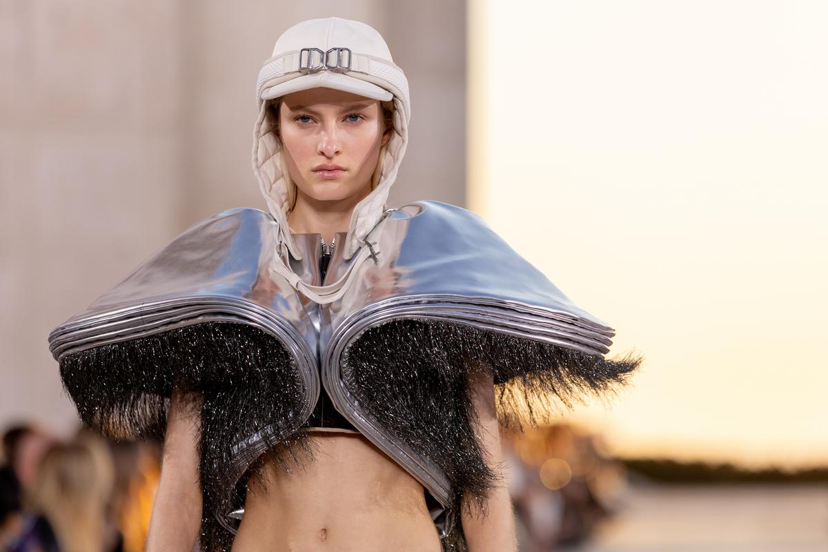 Utópiát megidéző ruhaköltemények: Ilyen volt a Louis Vuitton Cruise 2023 show