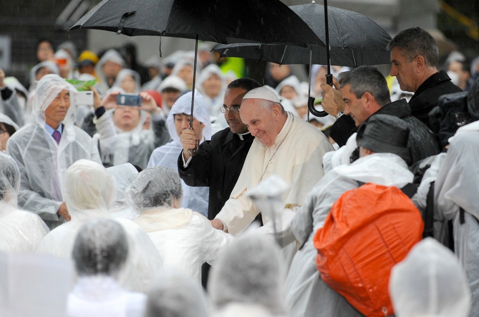 epa08021192 - JAPAN POPE FRANCIS VISIT (Pope Francis visits Japan)