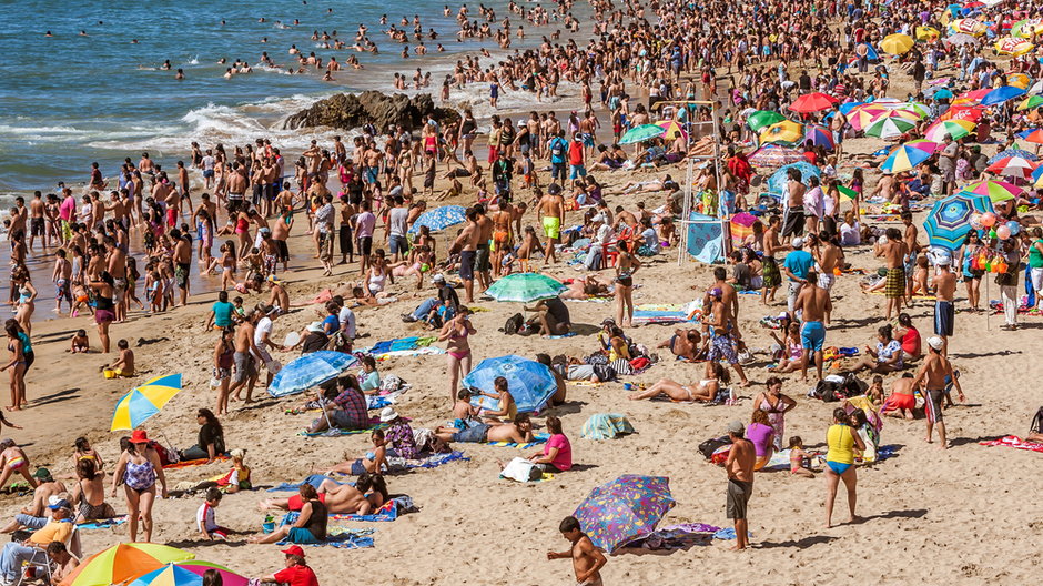 Czego nie wolno robić na plaży? Za to grozi mandat