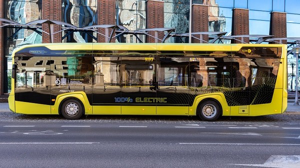 Elektryczny autobus, tureckiej produkcji, można zobaczyć na wrocławskich ulicach do 10 maja