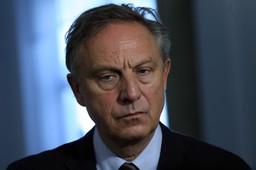 Prokuratura postawiła zarzuty Piesiewiczowi